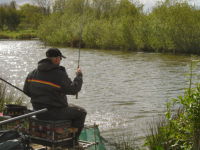 marty hall changed tactics from mid water to groundbait feeder with great success